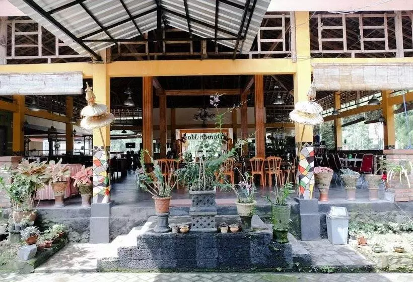 ホテル Reddoorz At Damar Mas Gunung Kelud Kediri