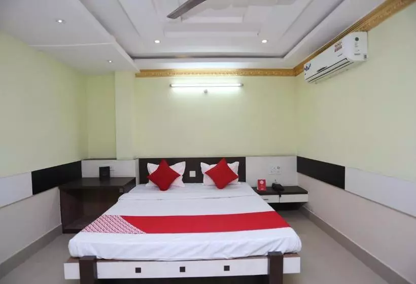 Oyo 27903 Hotel Blue Moon
