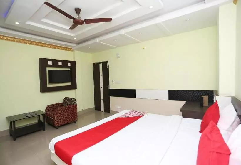 Oyo 27903 Hotel Blue Moon