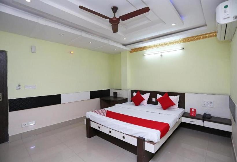 Oyo 27903 Hotel Blue Moon