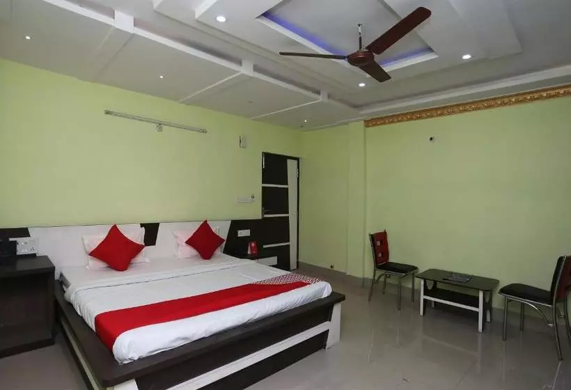 Oyo 27903 Hotel Blue Moon