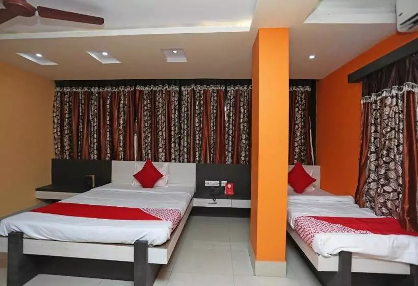 Oyo 27903 Hotel Blue Moon