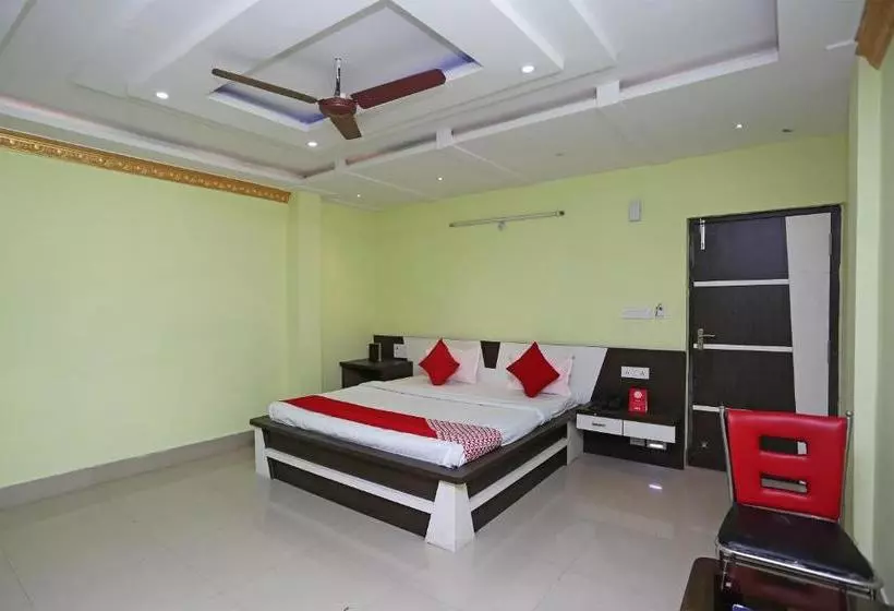 Oyo 27903 Hotel Blue Moon