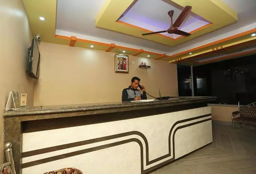 Oyo 27903 Hotel Blue Moon