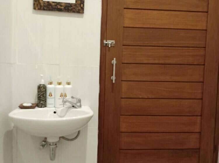 استراحتگاه The Lonceng Canggu