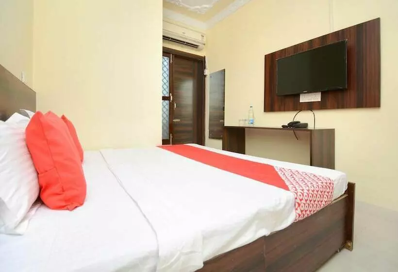 ホテル Oyo 28179 Ambay Guest House