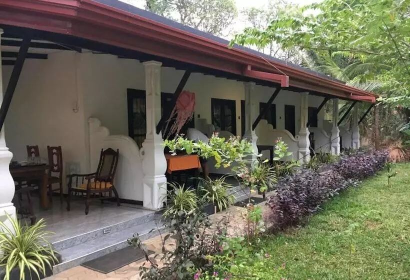 ベッドアンドブレックファースト Amron Resort Sigiriya