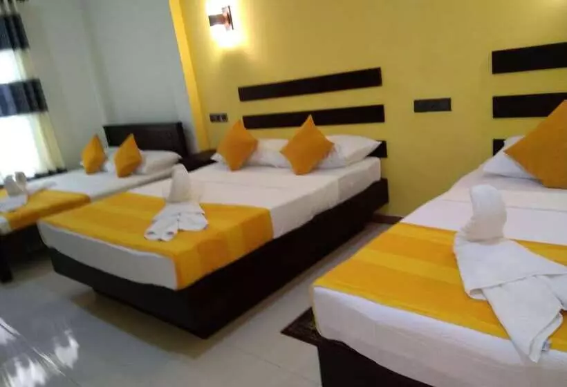 ベッドアンドブレックファースト Amron Resort Sigiriya