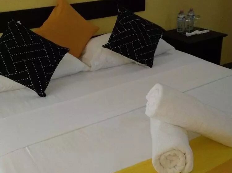ベッドアンドブレックファースト Amron Resort Sigiriya