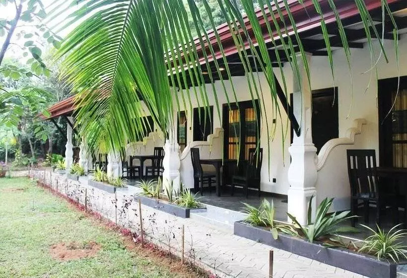 ベッドアンドブレックファースト Amron Resort Sigiriya