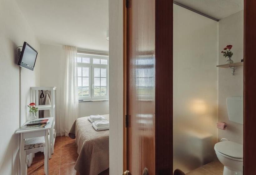 مبيت وإفطار Yey Atouguia Da Baleia