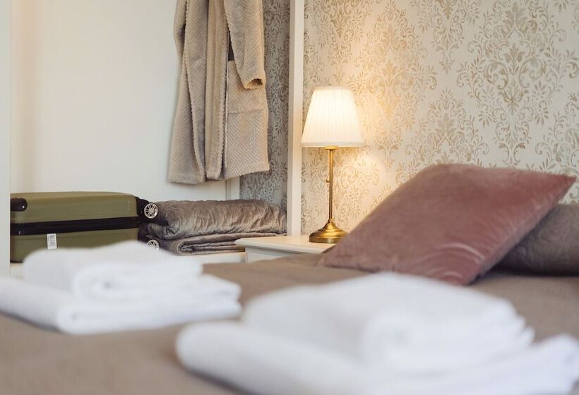 مبيت وإفطار Yey Atouguia Da Baleia