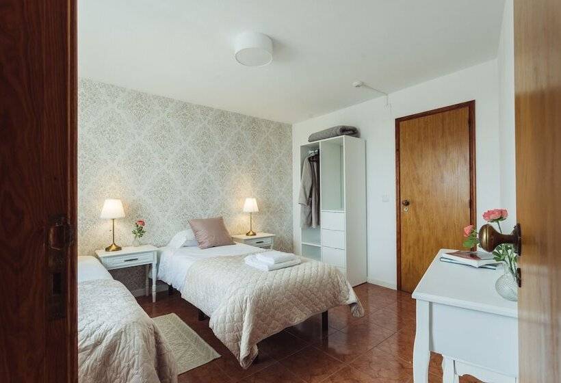 مبيت وإفطار Yey Atouguia Da Baleia