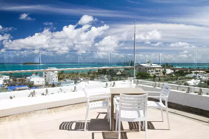 ホテル Azure Lofts & Pool