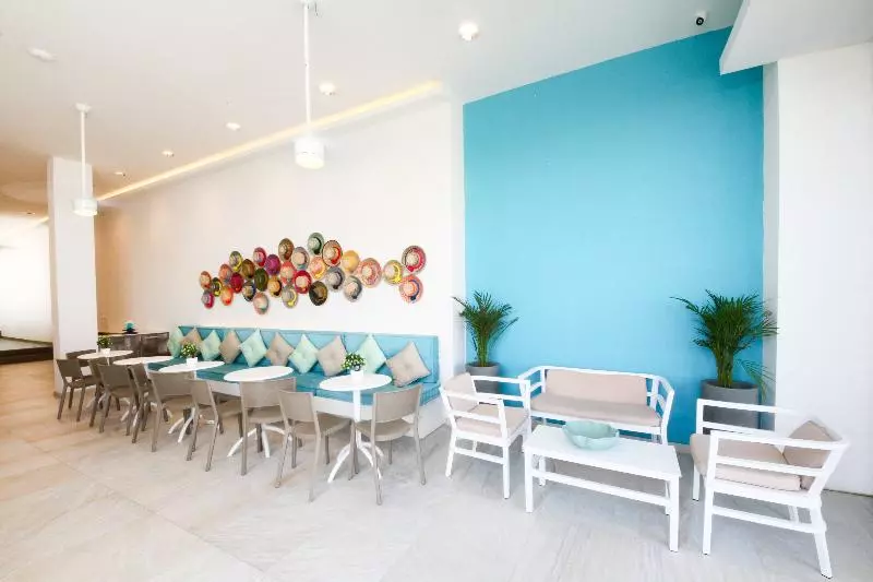 ホテル Azure Lofts & Pool