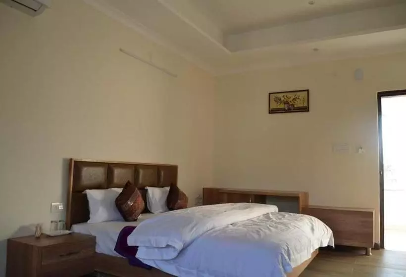 هتل Himalaya Inn