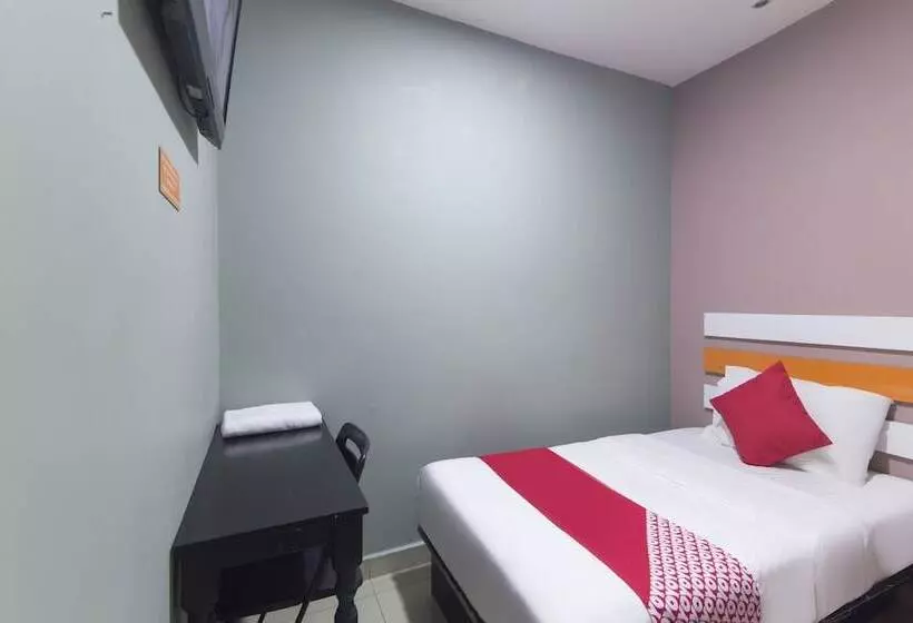 ホテル Oyo 950 Orange