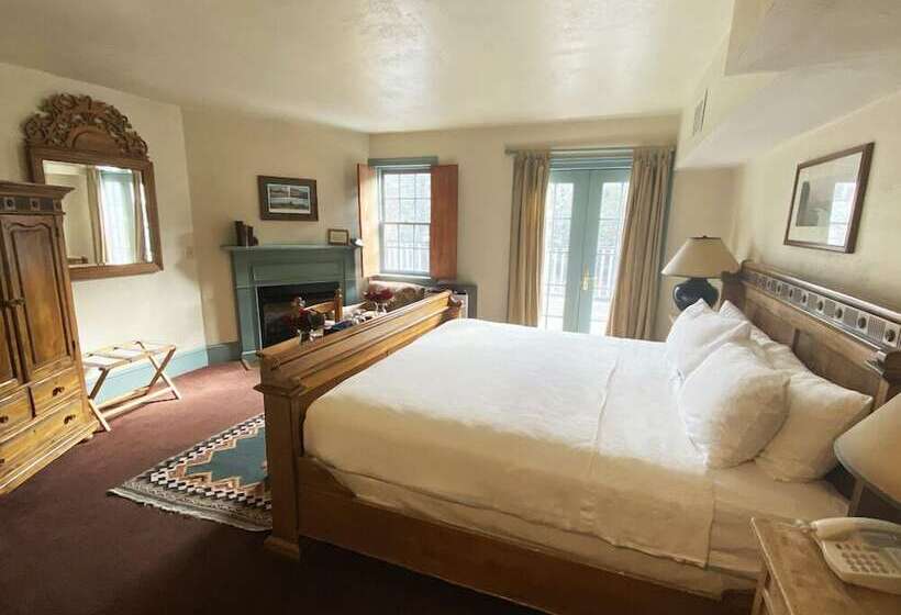 فندق صغير The Red Lion Inn