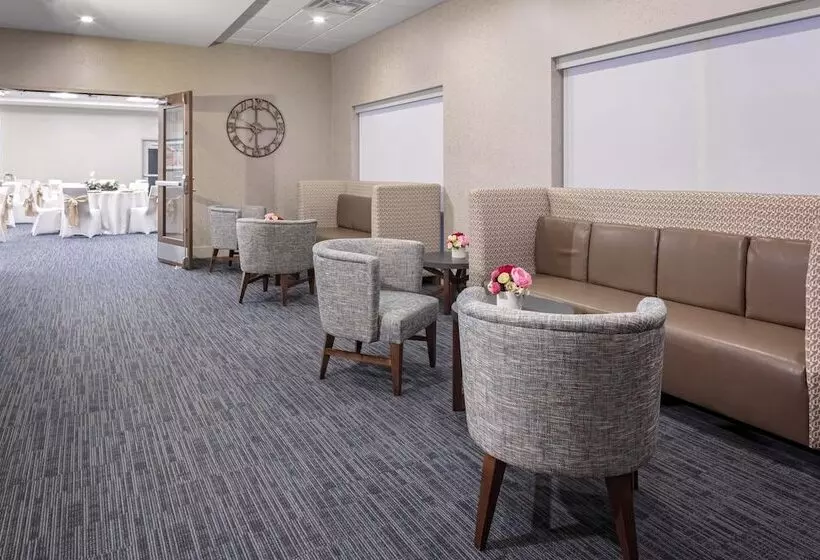 Hotelli Holiday Inn Express & Suites   Madison, An Ihg