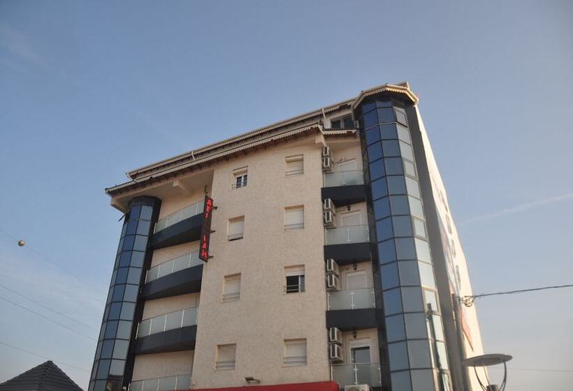 هتل Vallée Des Jardins