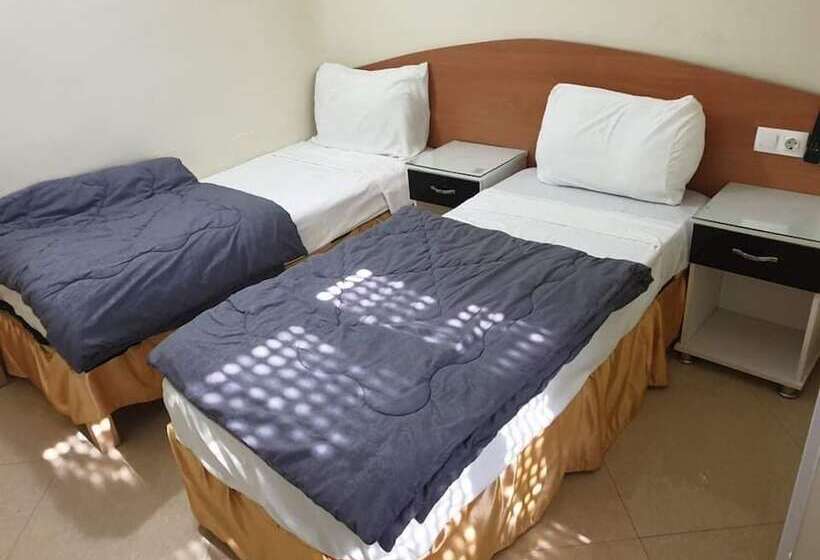 هتل Vallée Des Jardins