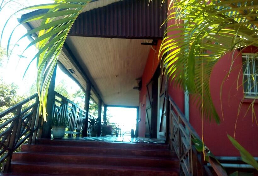 هاستل Zara Village