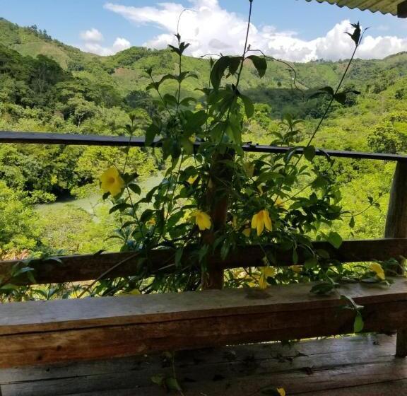 Ch'i Bocól Community Hostel