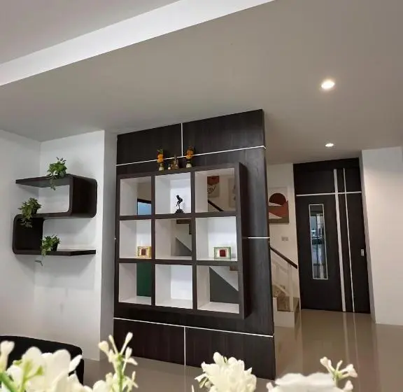 Majatalo Chotam Townhouse