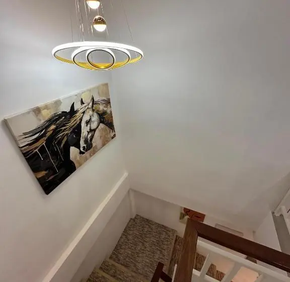 Majatalo Chotam Townhouse