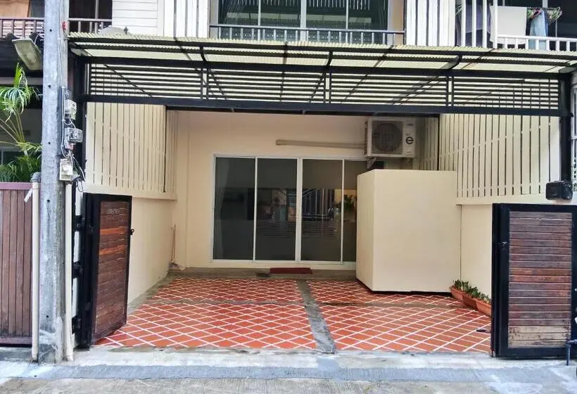 Majatalo Chotam Townhouse