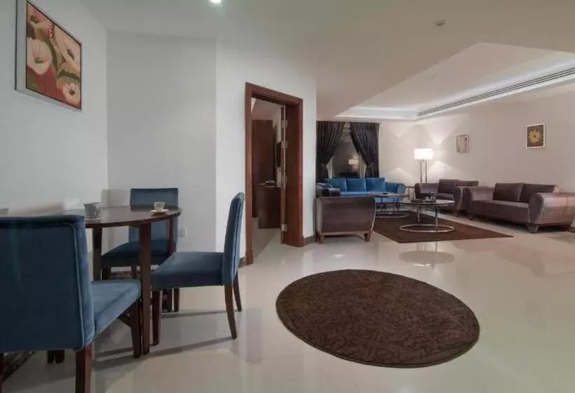 Noon Hotel Suites