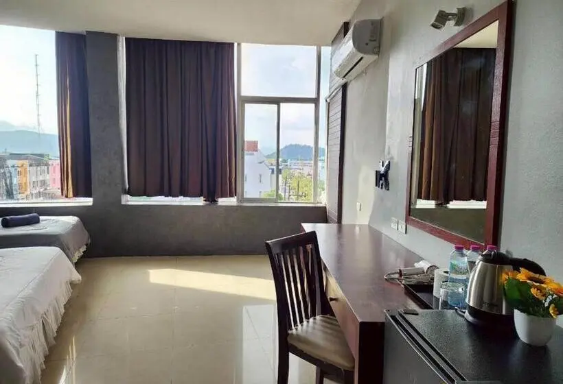 هتل The Rest Phuket