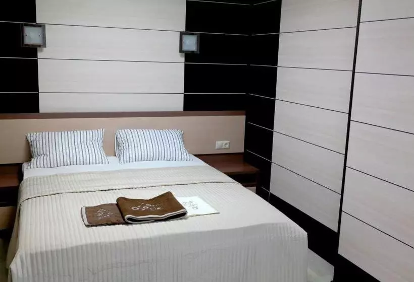 تختخواب و صبحانه Apartments Daf Center