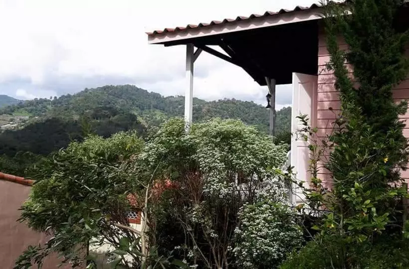 Flora Hill Pongyang Resort