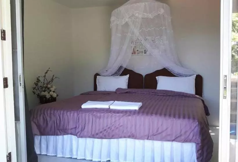 Flora Hill Pongyang Resort