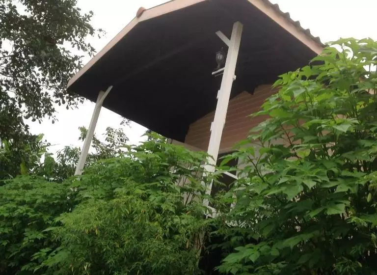 Flora Hill Pongyang Resort