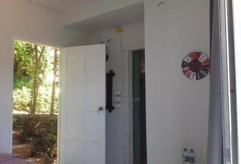 Flora Hill Pongyang Resort