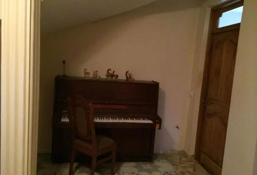 پانسیون Talo's Guest House