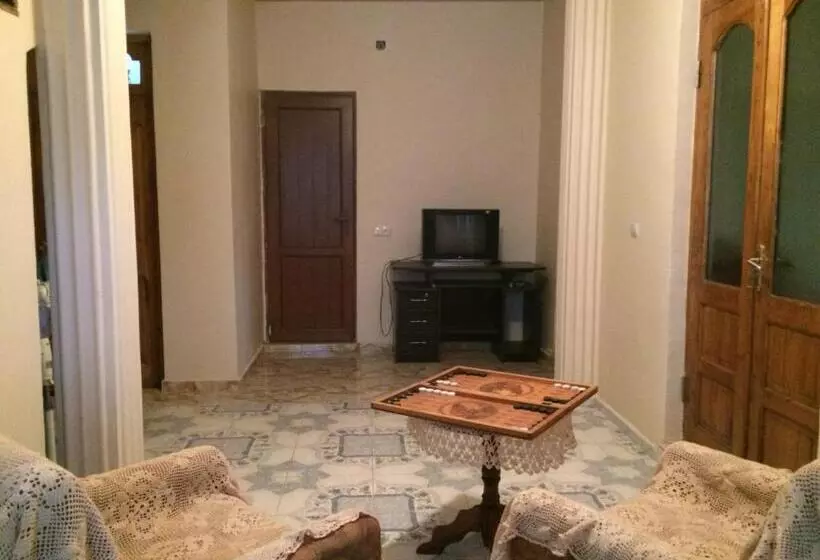 پانسیون Talo's Guest House