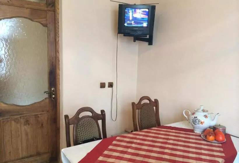 پانسیون Talo's Guest House