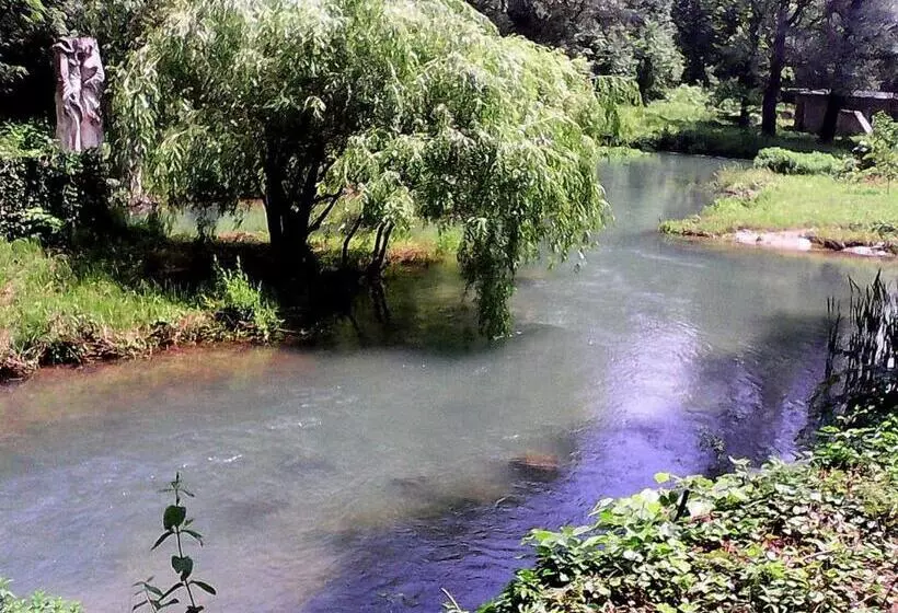 Lomakeskus Park Hotel Izvorite