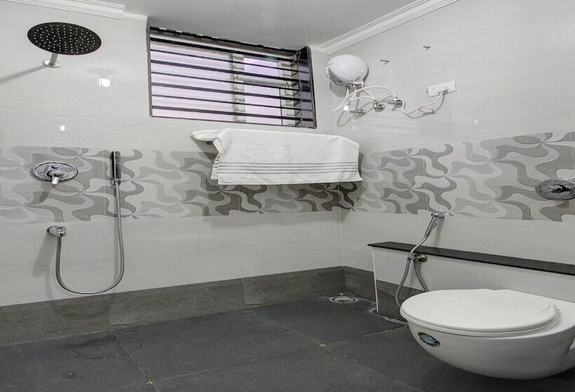 בית מלון כפרי Oyo 28223 Sri Sharu Enclave