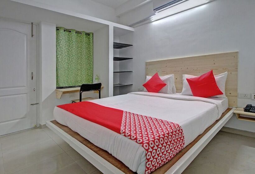 בית מלון כפרי Oyo 28223 Sri Sharu Enclave