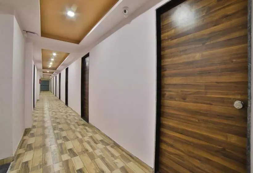 ホテル Oyo Flagship 27974 Madhuram Arcade