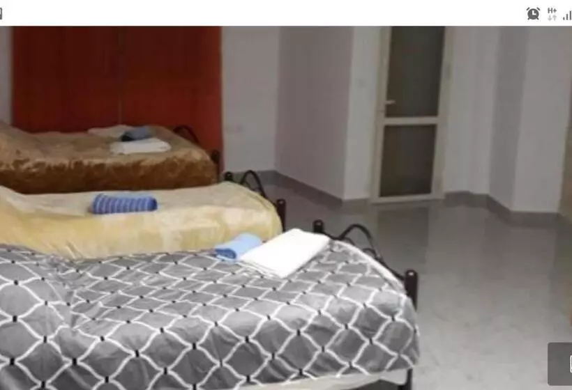 تختخواب و صبحانه Chez William