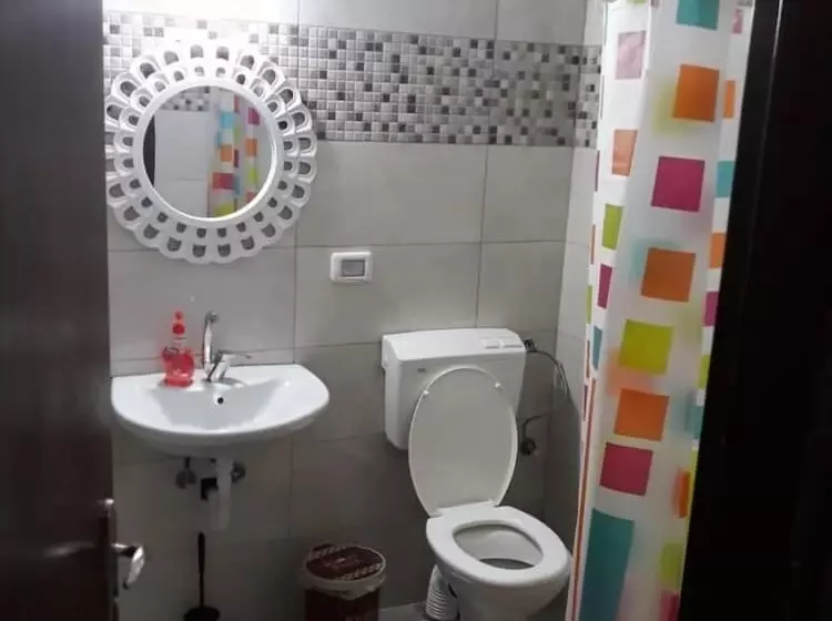 تختخواب و صبحانه Chez William