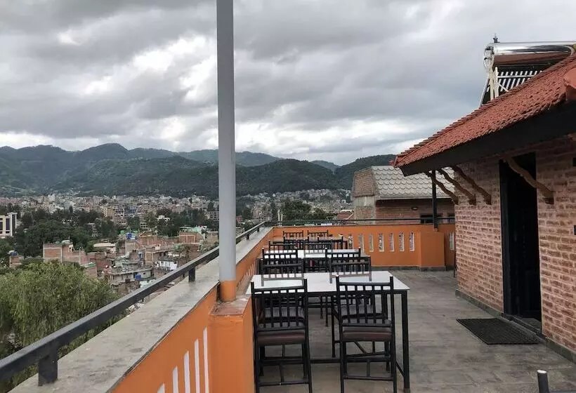 تختخواب و صبحانه Tashi Delek Guest House