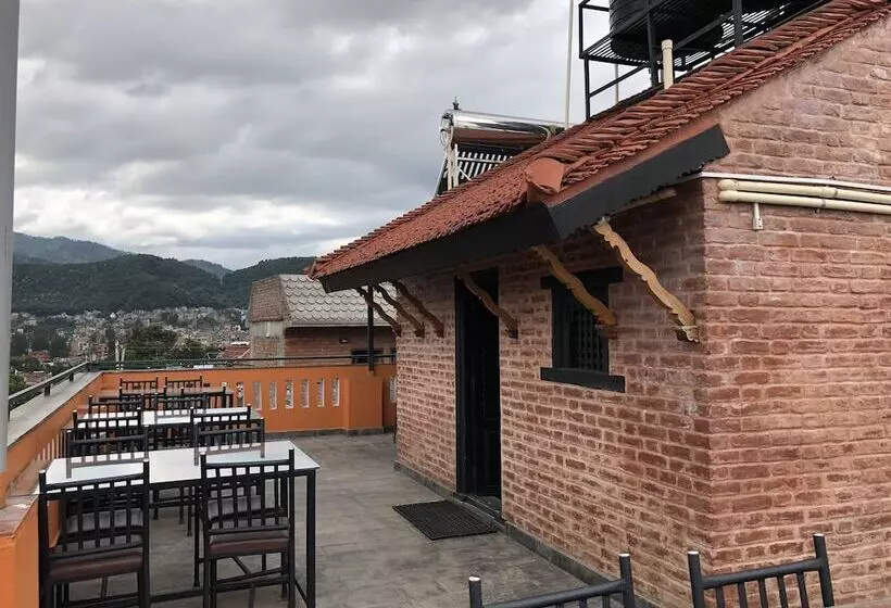 تختخواب و صبحانه Tashi Delek Guest House