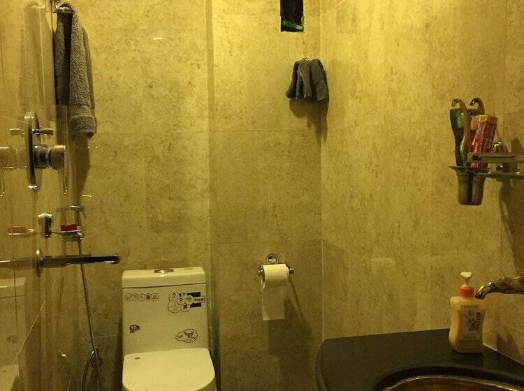 تختخواب و صبحانه Tashi Delek Guest House