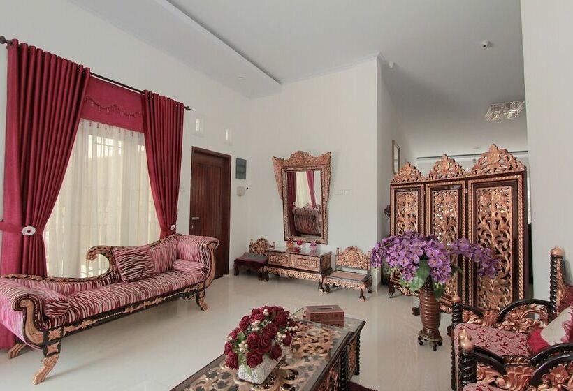 בית מלון כפרי Oyo 435 Panglima Polim Residence